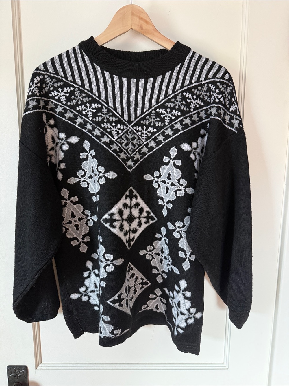 Black and white print sweater - Picture 1 of 6